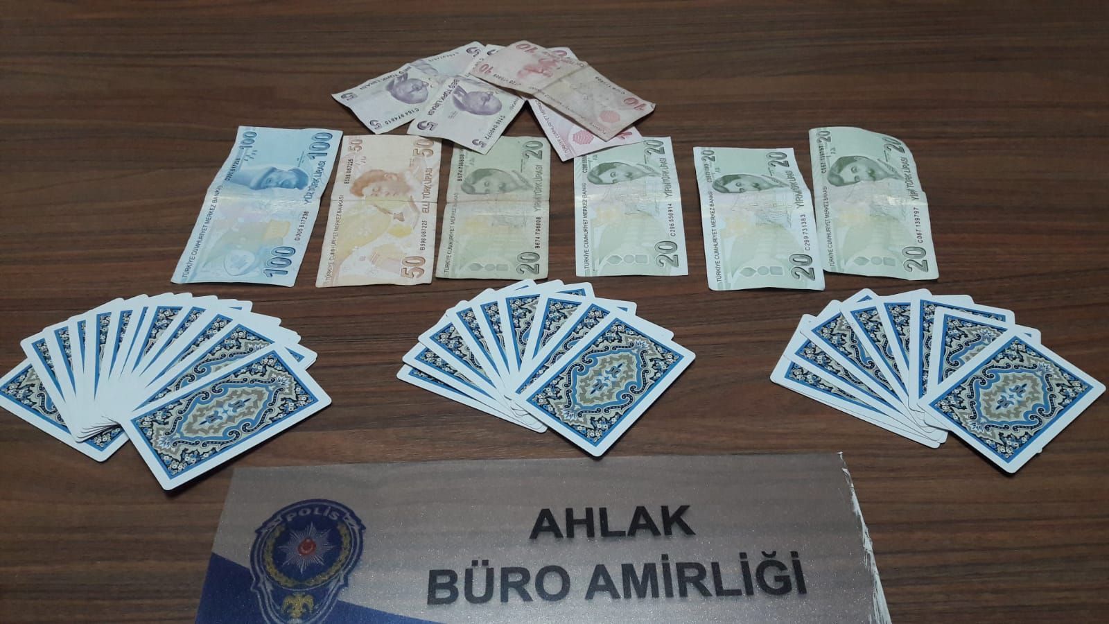 Konya'da 6 Kişi Kumar Oynarken Yakalandı