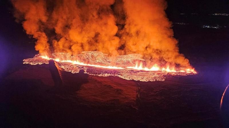 İzlanda'da Yanardağın Lavları Yerleşim Yerlerine Ulaştı