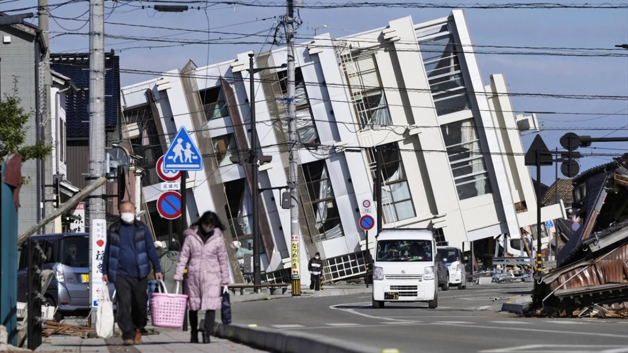 Japonya Depremlerle Sarsıldı