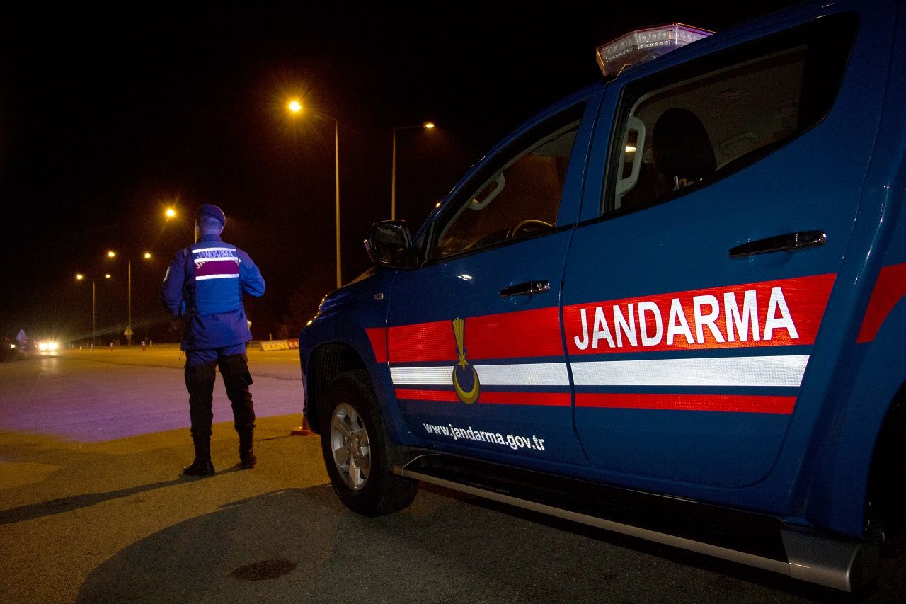 Konya'da Jandarma Aranan 3 Kişiyi Yakaladı