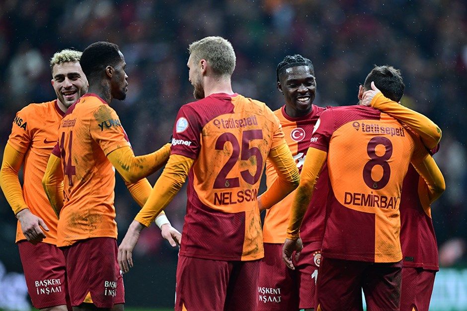 Galatasaray Evinde Farklı Kazandı