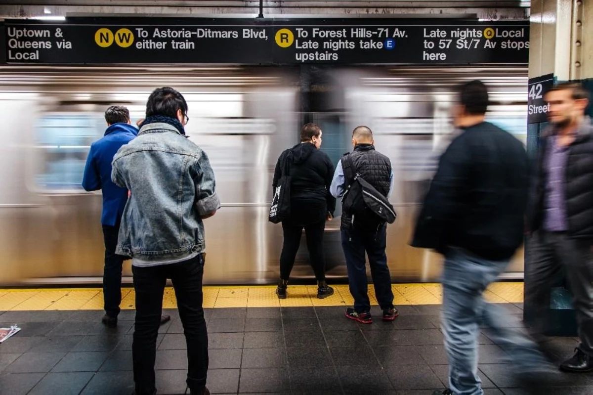 New York'ta Metrolar Suç Yuvasına Döndü!
