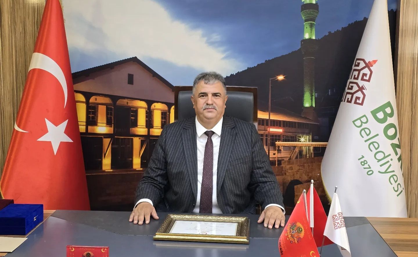 Konya'da Yeni Başkan Makam Odası Kapısını Söktürdü