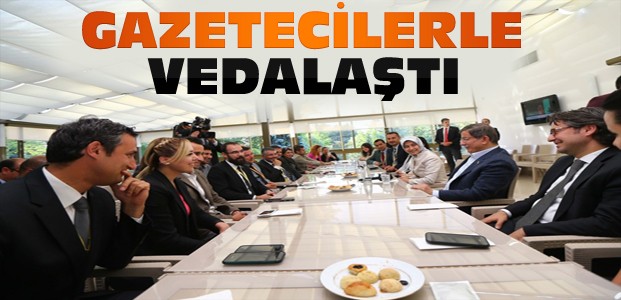 Davutoğlu gazetecilerle vedalaştı