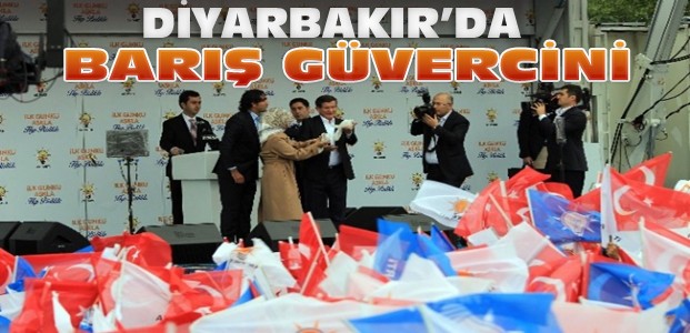 Davutoğlu'ndan Diyarbakır'da Barış Güvercini