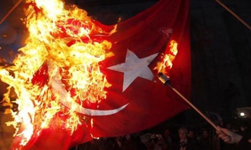 Hakkari'de Türk Bayrağı Yaktılar
