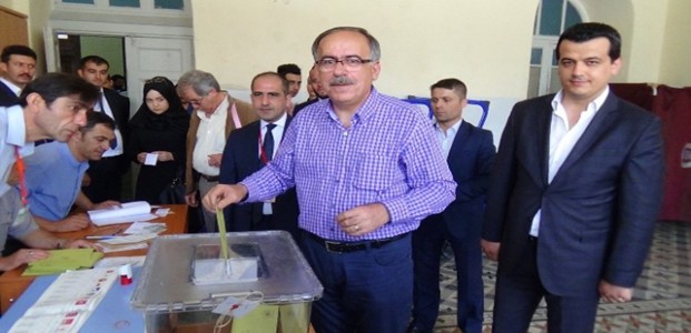MHP Milletvekili Kalaycı Konya'da Oyunu Kullandı