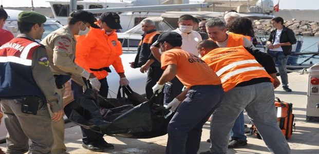 Mülteci Teknesi Battı:12 Ölü