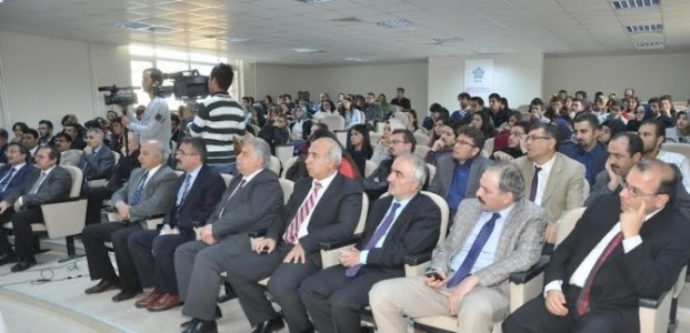 NEÜ’de Türkiye Ekonomi Konulu Konferans