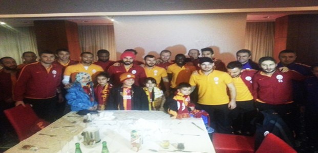Ömer Asaf Galatasaraylı Futbolcularla Buluştu