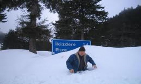 Rize'de Kar 70 cm'yi Aştı