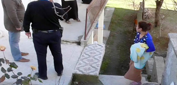 Şiddet Mağduru Kadın Bebeğiyle Polise Sığındı
