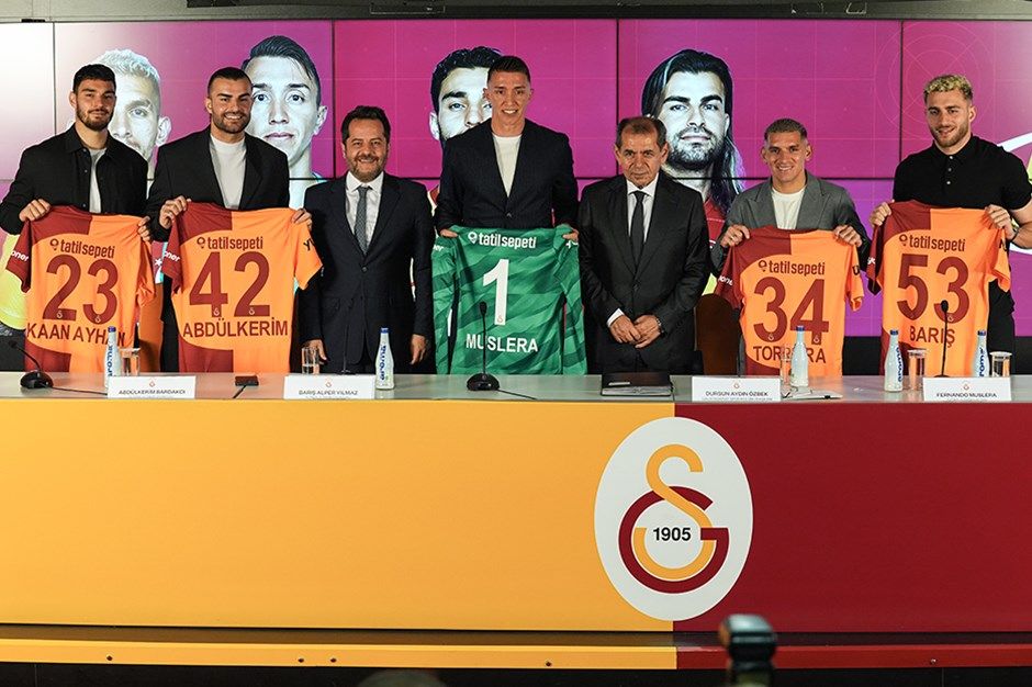 Galatasaray 5 Oyuncusuyla Sözleşme Yeniledi