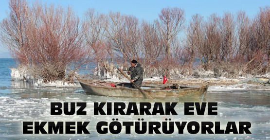 Beyşehir Gölünde Balıkçılar Buzları Kırarak Balık Avlıyor